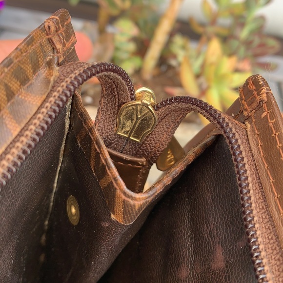 Mario Valentino zippered clutch w dust cover - Picture 16 of 16